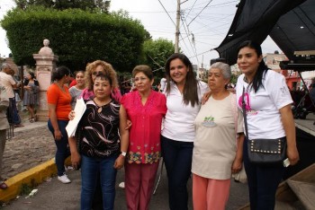 Nelly Sastré Festejo El Día De La Mamá En La Colonia Vasco De Quiroga 