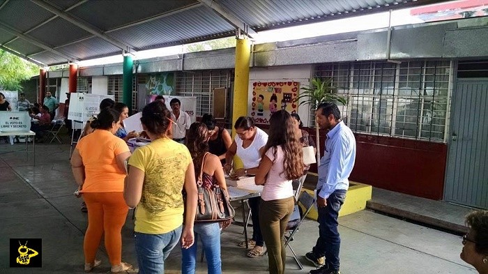 APATZINGAN Con un evidente interés ciudadano, dan inicio en Apatzingán las elecciones 2015. (3)