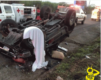 AUTLAN-Vuelca-su-camioneta-en-Autlán-un-hombre-muere