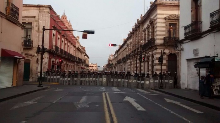 granaderos en el centro