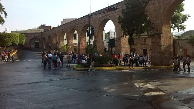 Morelia-normalistas-bloqueo-Las-Tarascas-Acueducto