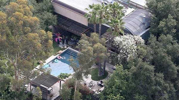 cadáver en la piscina de demi moore