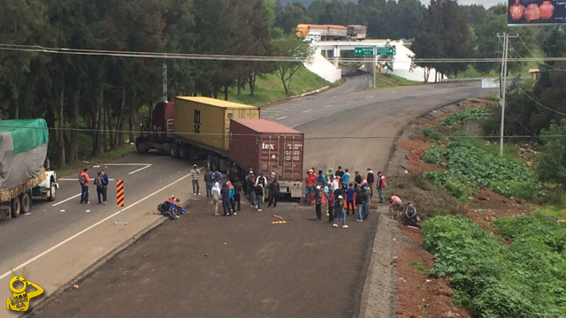 normalistas-bloqueo-Patzcuaro-Morelia