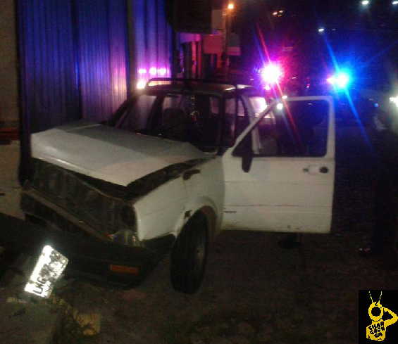 auto chocado por asaltantes en zitácuaro