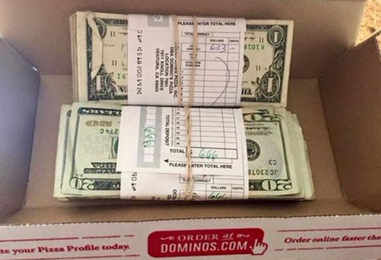 Tú Qué Harías Pide Una Pizza Y En La Caja Se Encontró 1300 Dólares