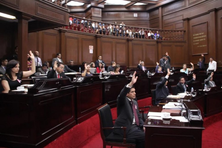 diputados votando