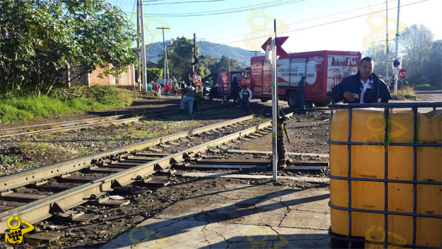 bloqueo-habitantes-Caltzontzin-vias-del-tren-Michoacan