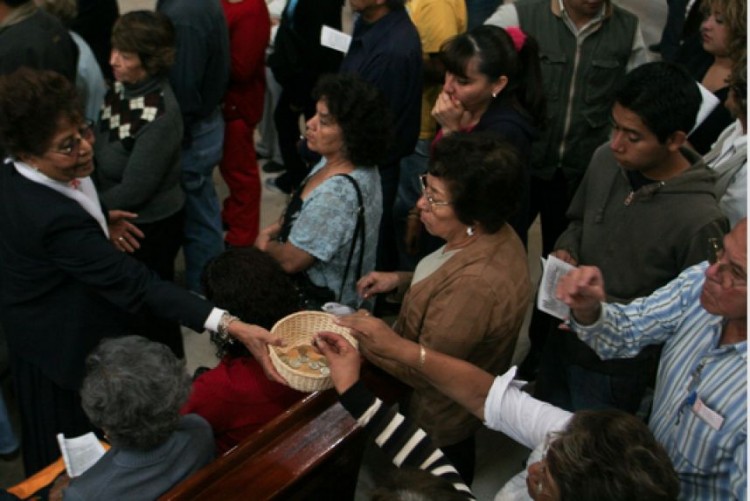 colecta limosna en iglesia