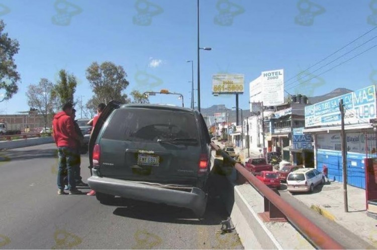 camioneta choca en libramiento