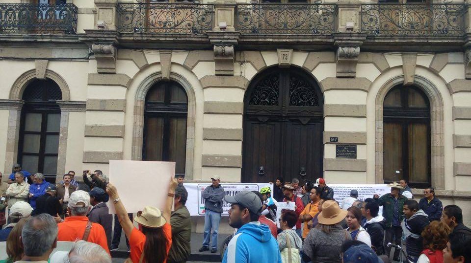 manifestacion afuera del congreso reemplacado2