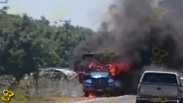 incendio-camion-cerveza-Corona-Uruapan-Michoacan-narcobloqueos