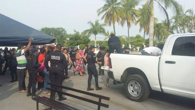 mujeres-detenidas-Mugica-Michoacan-2