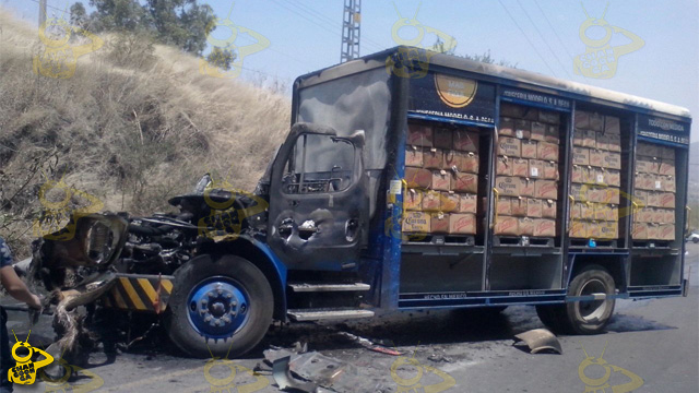 narcobloqueos-Tierra-Caliente-Michoacan-camion-Corona