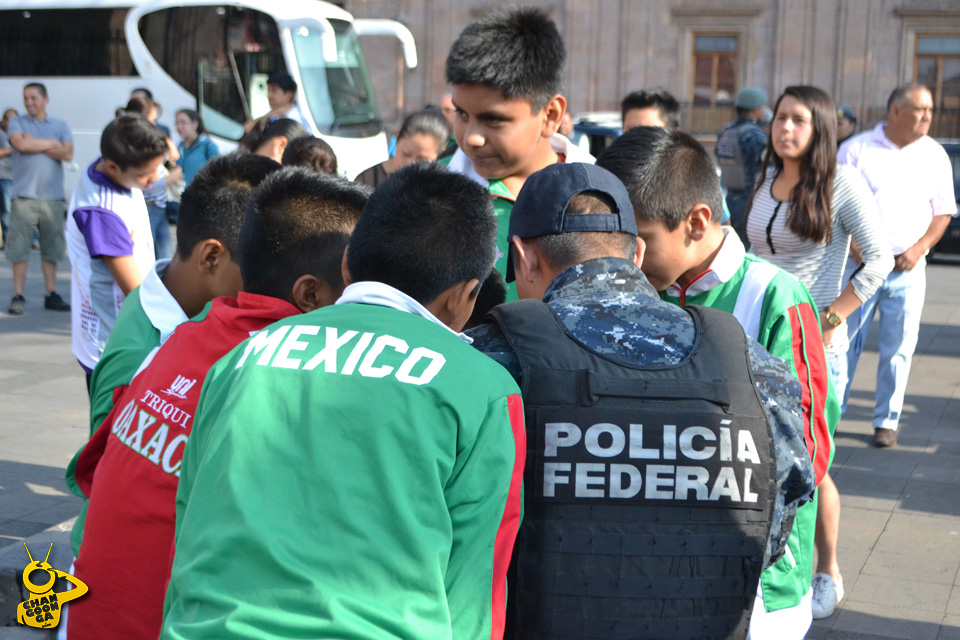 niños-Triquis-en-Morelia-Policia-Federal-Gendarmeria