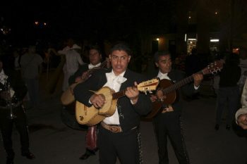 mariachis-noche