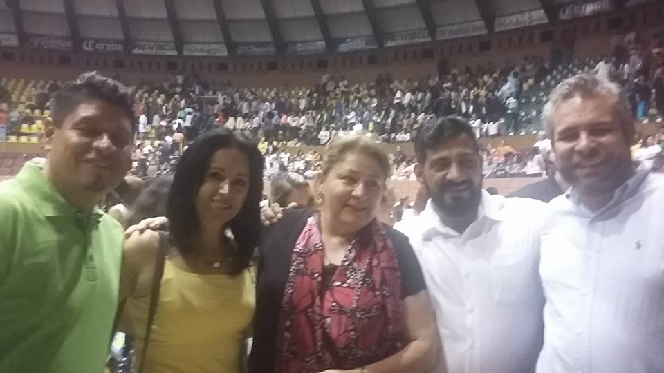 El ex candidato de Morena a la alcaldía de Morelia, Alfredo Ramírez, actual integrante de la dirigencia nacional, acompañando a la exdiputada perredista Cristina Portillo Ayala.