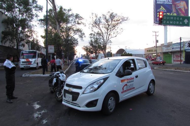 taxista choca contra motociclista