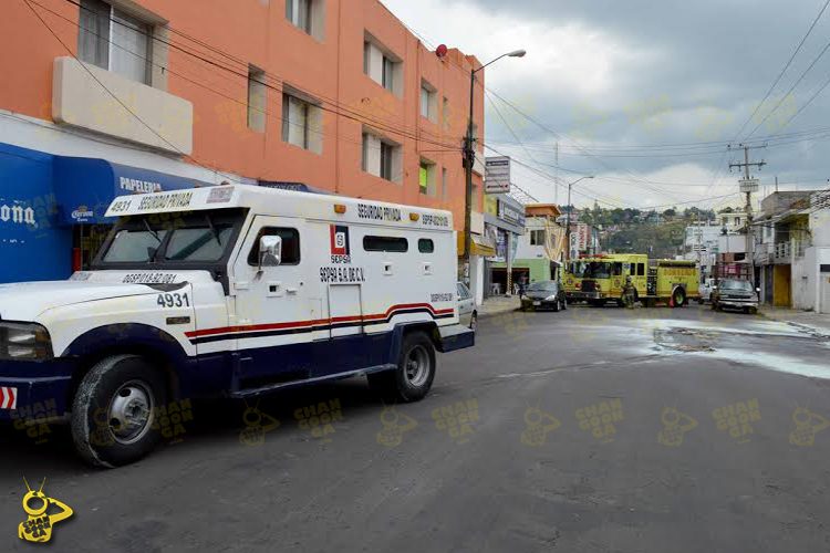 Atienden-fuga-de-combustible-de-una-camioneta-de-valores-en-la-Félix-Ireta-2