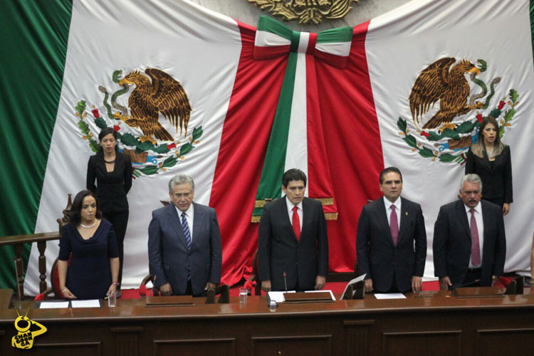 Silvano-Aureoles-en-el-Congreso-del-Estado-Michoacan