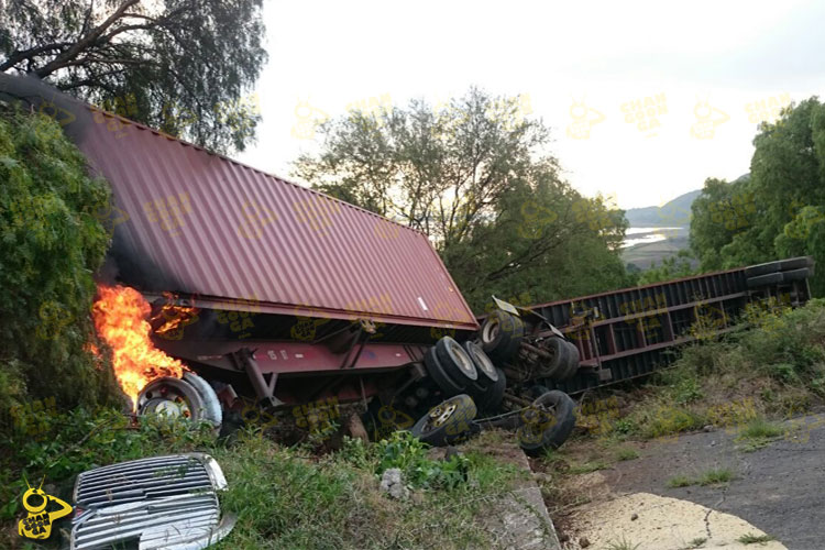 accidente-trailer-autopista-Occidente