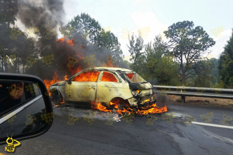 incendio-auto-Patzcuaro-Uruapan