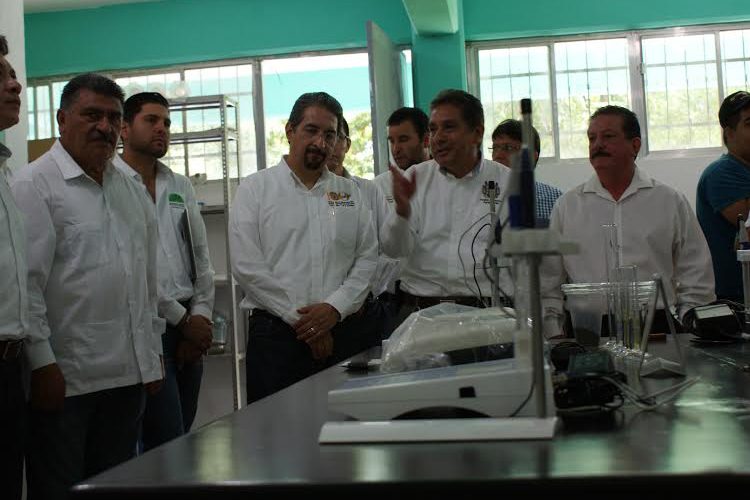 Con-Una-Inversión-De-8MDP-Equipa-UMSNH-Laboratorios-De-Ciencias-Agropecuarias-2