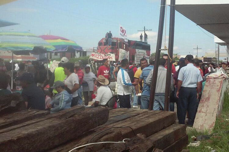 bloqueo-CNTE-vias-tren-Michoacan-3