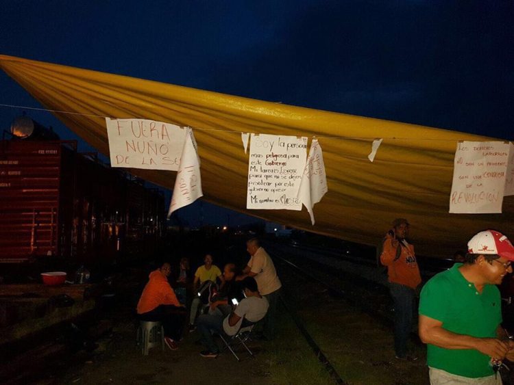 bloqueo vías del tren cnte Morelia