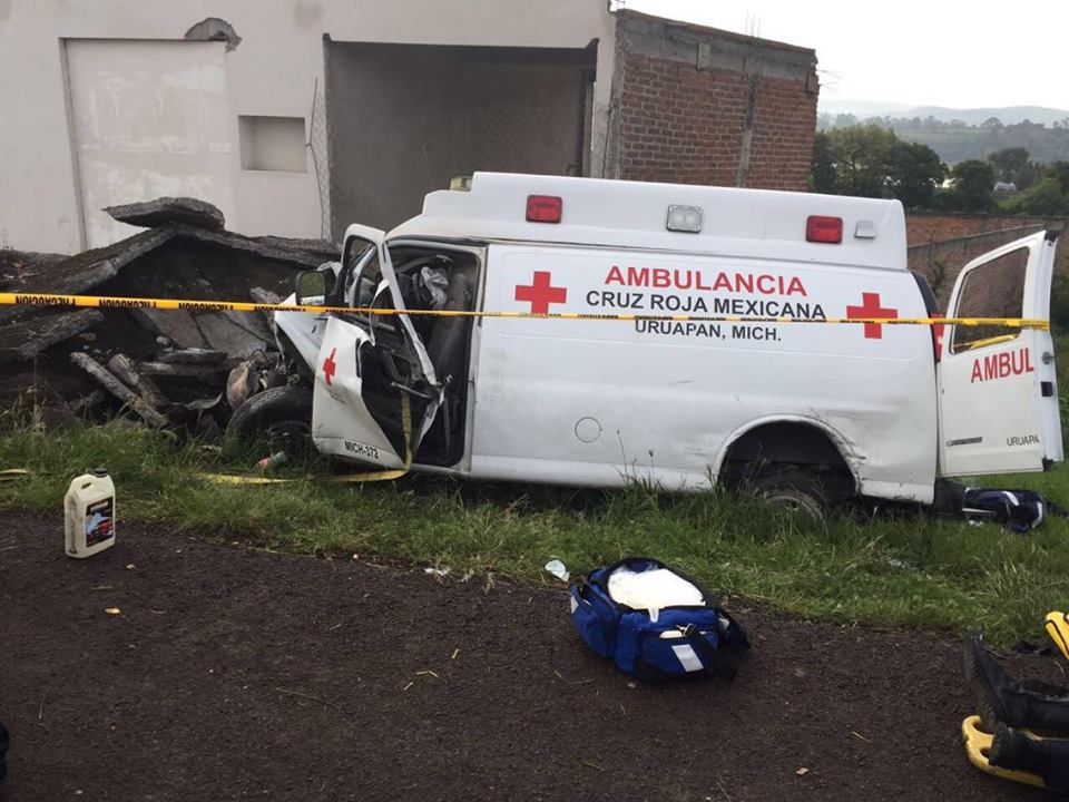 choque ambulancia salida patzcuaro