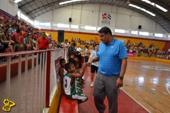 niños-Triquis-y-Sergio-Zuñiga-Morelia