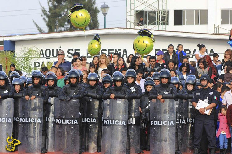 Policia-Michoacan-GOE-granaderos-graduacion