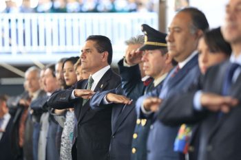 Silvano-Aureoles-honores-bandera