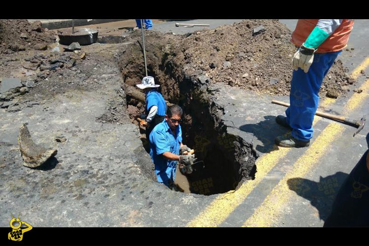 Socavón-Ya-Es-Atendido-Por-OOAPAS-Y-Bomberos-2