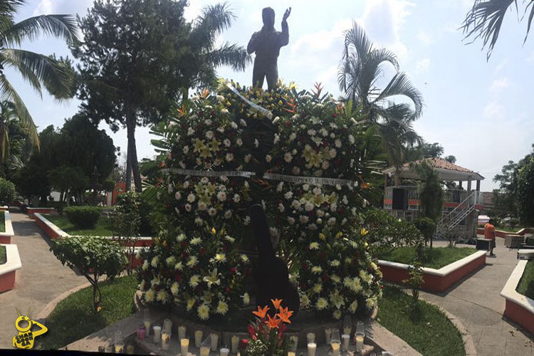 estatua-Juan-Gabriel-Paracuaro-Michoacan