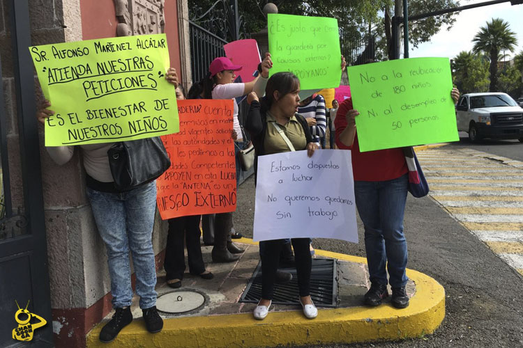 manifestacion-madres-de-familia-guarderia-Oso-Teddy-Casa-de-Gobierno