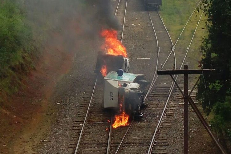 normalistas-incendio-vehiculos-tren-Michoacan-OG