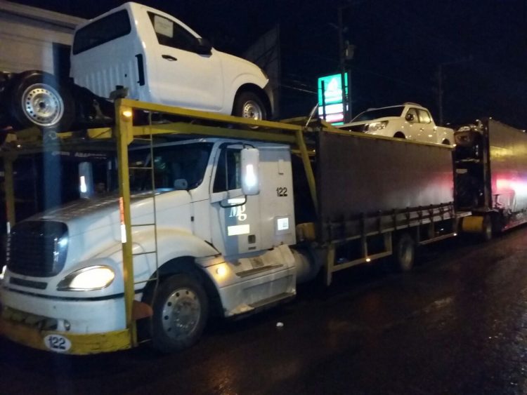 trailer con autos