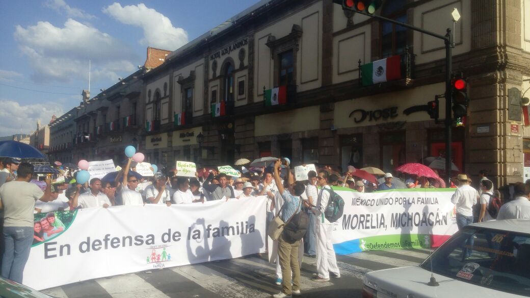 Marcha-por-la-familia-en-morelia-1