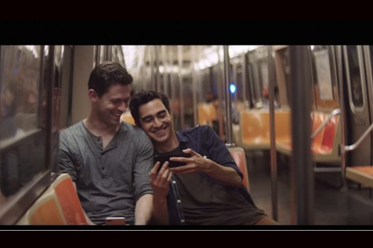 parejas-gay-participan-en-publicidad-del-nuevo-iphone