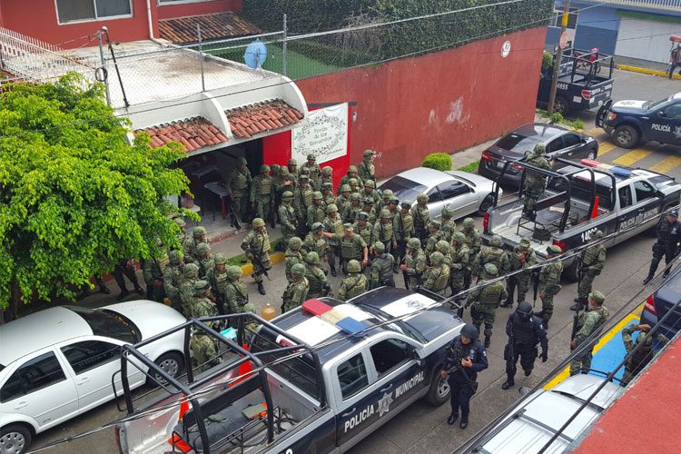 arrestan-a-4-rurales-armados-trataban-de-rescatar-a-sus-2-companeros-en-uruapan