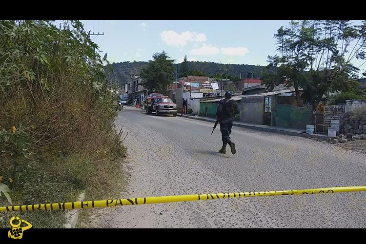 encuentran-dos-cadaveres-encajuelados-en-un-mustang-en-zinapecuaro-1