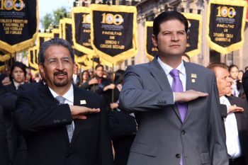 medardo-serna-y-alfonso-martinez-honores-a-la-bandera