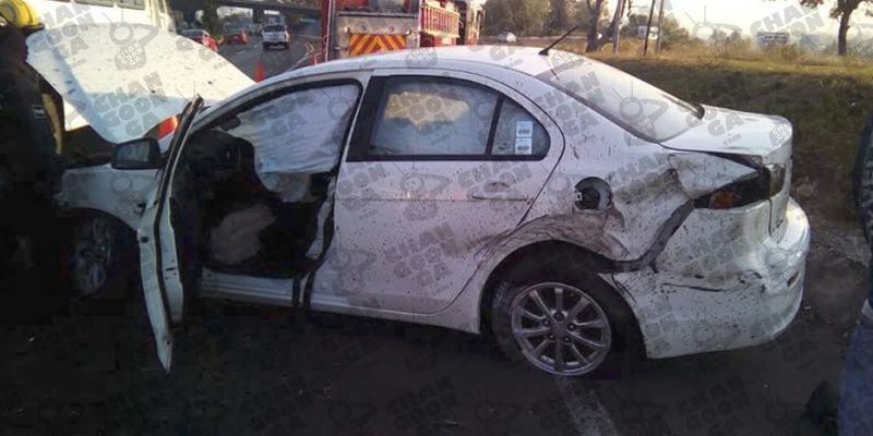 vuelca-en-su-auto-y-sufre-algunos-golpes-en-la-carretera-morelia-salamanca