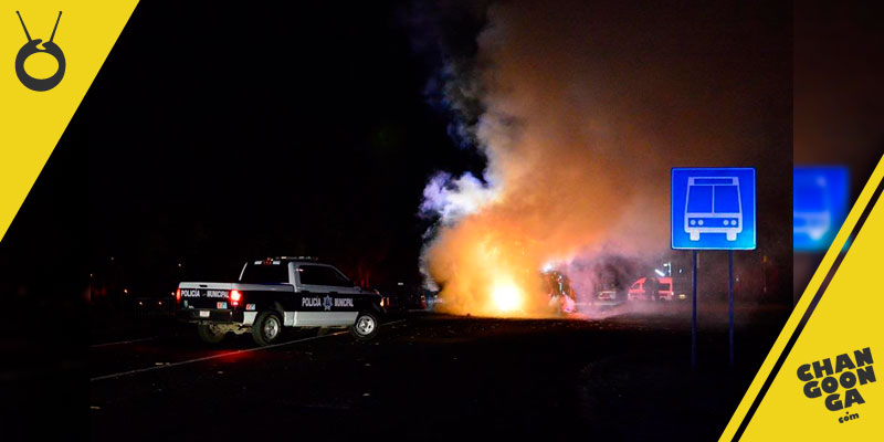 incendio-carretera-noche