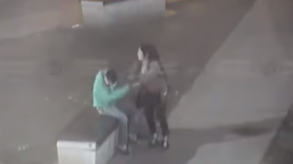 Video Mujer Golpea A Su Novio En Parque Y Cuando Llega La Policía