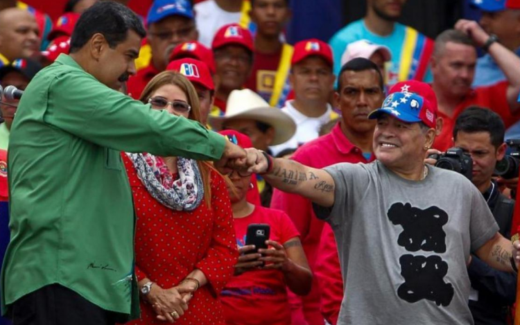 Diego Armando Maradona apoya a Nicolás Maduro