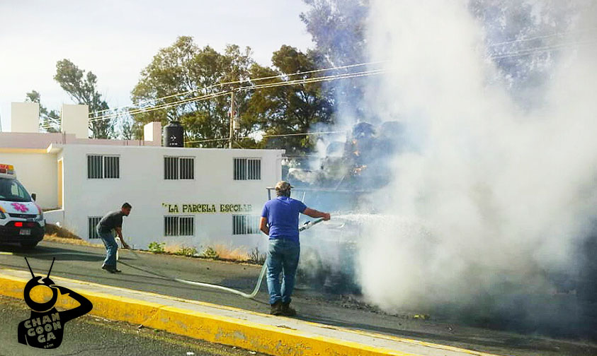 camioneta pastura incendio Panindícuaro a