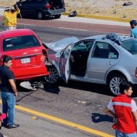 Por Viajar A Exceso De Velocidad Choca A Varios Y Bebé Se Estrella En