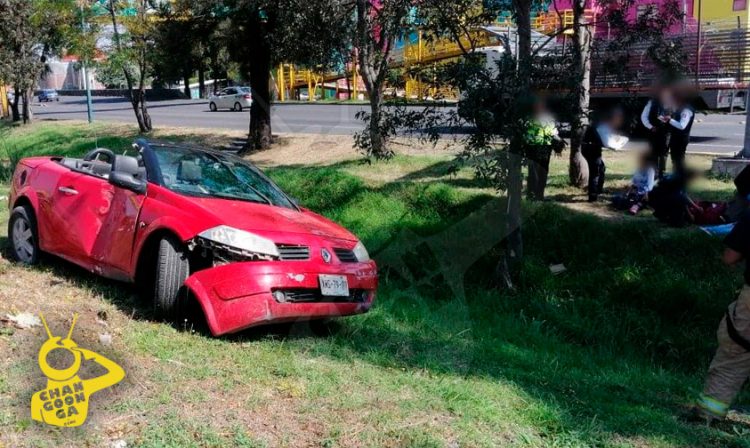 Morelia Choca Contra Rbol Sobre Perif Rico Y Abandona A Sus Hijos