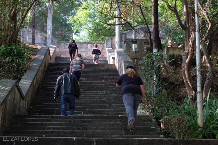 #Morelia Deportistas En Escaleras De Santa María No Paran Pese A Contingencias